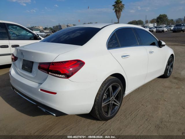 W1K3G4EB7NJ327884 Mercedes-Benz A 220