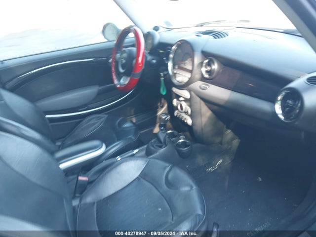 2009 MINI COOPER S CLUBMAN WMWMM33539TP90031 Photo 4