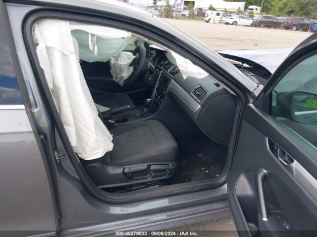1VWAT7A38HC015804 Volkswagen Passat 1.8t S