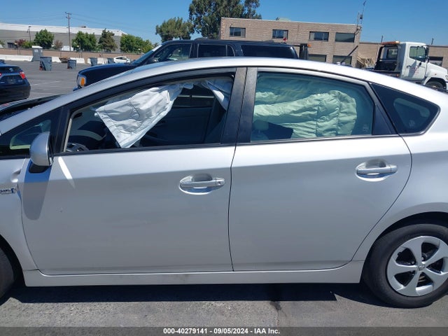 Toyota Prius Two 2015 JTDKN3DU1F1908310 Image 13