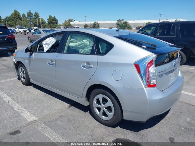 Toyota Prius Two 2015 JTDKN3DU1F1908310 Image 3