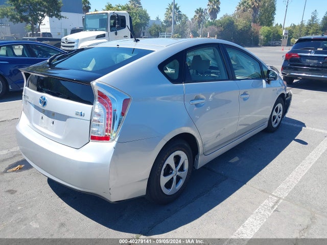 Toyota Prius Two 2015 JTDKN3DU1F1908310 Image 4