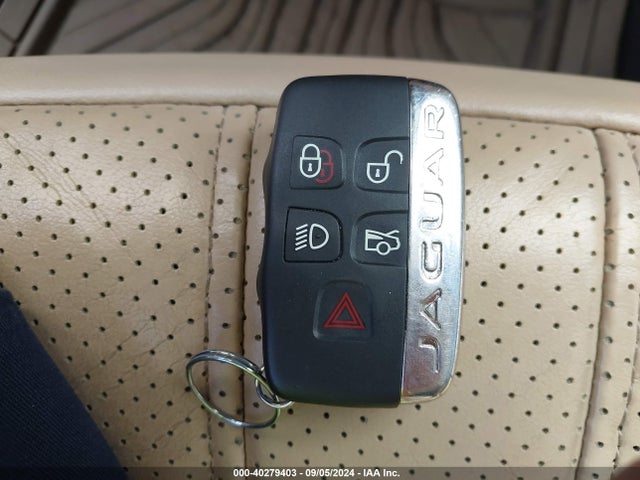 2015 JAGUAR XJ SAJWJ1CD0F8V75352 Photo 10