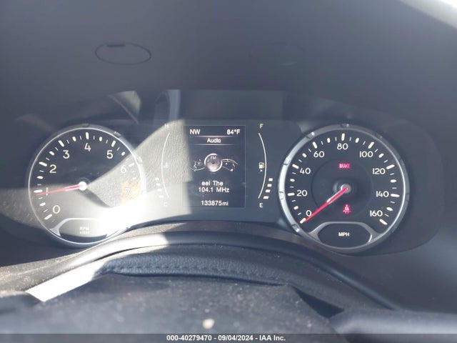 ZACCJABH8FPB80883 Jeep Renegade Latitude