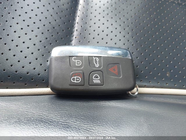 2012 JAGUAR XJ SAJWA2GB8CLV23488 Photo 10