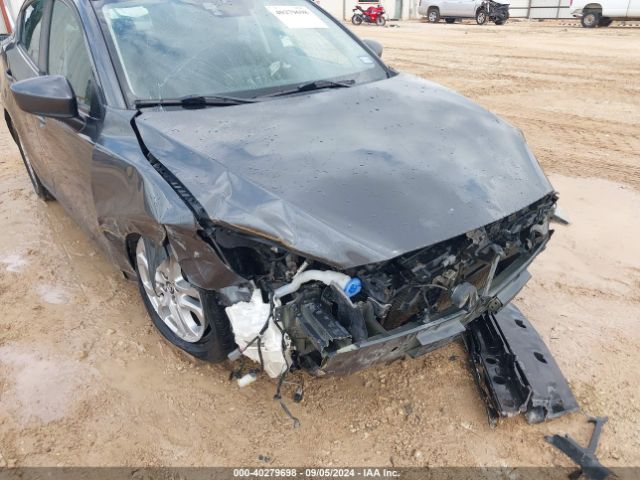 3MYDLBYV7JY302866 Toyota YARIS IA