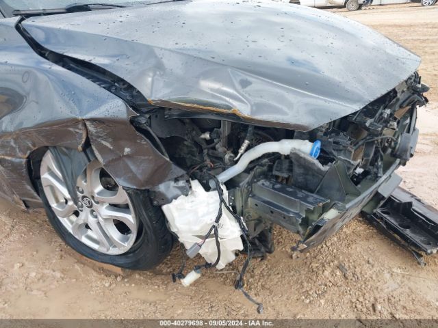 3MYDLBYV7JY302866 Toyota YARIS IA