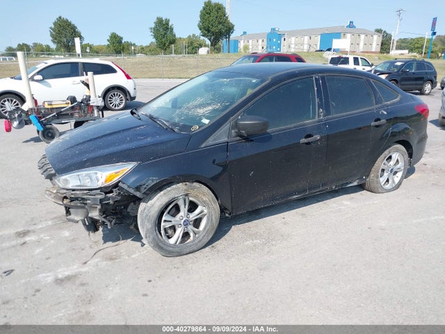 Ford FOCUS S 2018 1FADP3E26JL293076 Image 2