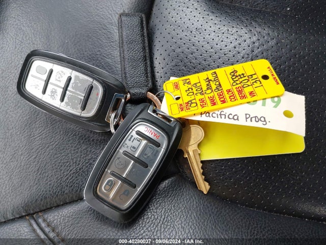 2C4RC1BG0KR555053 Chrysler Pacifica Touring L