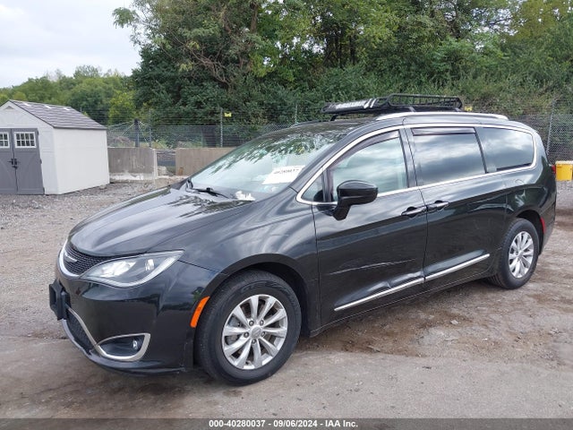 2C4RC1BG0KR555053 Chrysler Pacifica Touring L