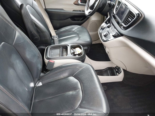 2C4RC1BG0KR555053 Chrysler Pacifica Touring L