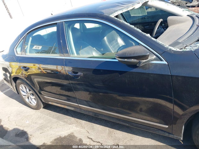 Volkswagen Passat 1.8t S 2017 1VWAT7A33HC020554 Image 14