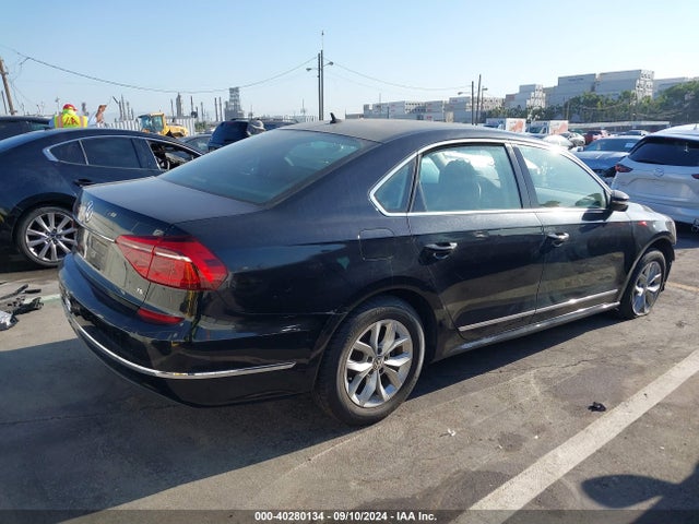 1VWAT7A33HC020554 Volkswagen Passat 1.8t S