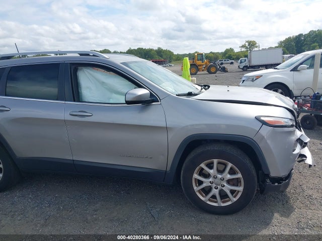 1C4PJMCS1HW647807 Jeep Cherokee Latitude 4x4