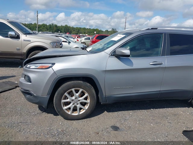 1C4PJMCS1HW647807 Jeep Cherokee Latitude 4x4