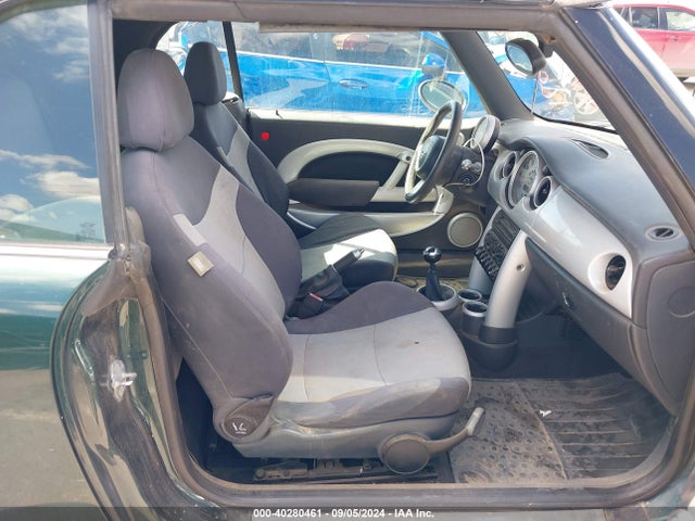 2005 MINI COOPER WMWRF33465TF61220 Photo 4