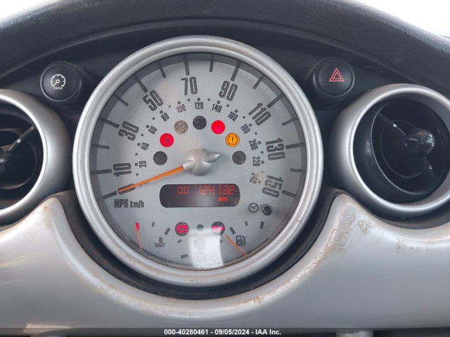2005 MINI COOPER WMWRF33465TF61220 Photo 6