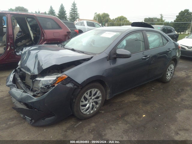 Toyota COROLLA LE 2018 2T1BURHE5JC024173 Image 2