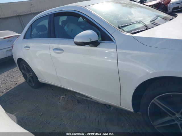 WDD3G4EB5KW032779 Mercedes-Benz A 220
