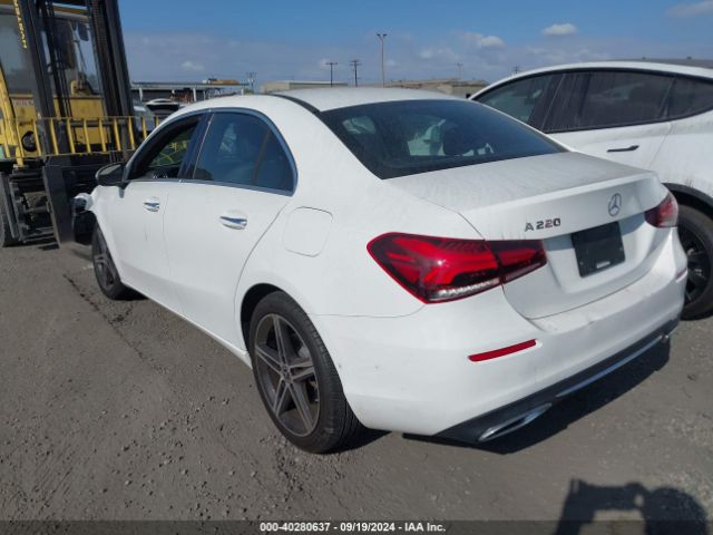 WDD3G4EB5KW032779 Mercedes-Benz A 220