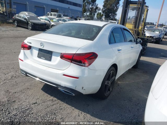 WDD3G4EB5KW032779 Mercedes-Benz A 220