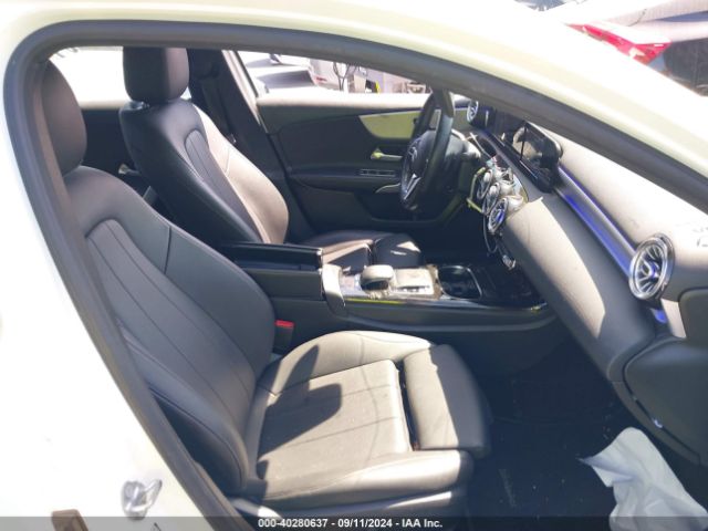 WDD3G4EB5KW032779 Mercedes-Benz A 220