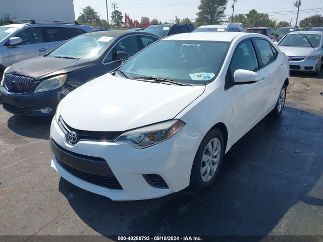 Toyota COROLLA LE 2015 5YFBURHE9FP328324 Image 2