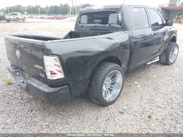 1C6RR7KG1HS826573 RAM 1500 Tradesman  4x4 5'7 Box