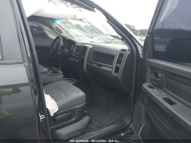 1C6RR7KG1HS826573 RAM 1500 Tradesman  4x4 5'7 Box
