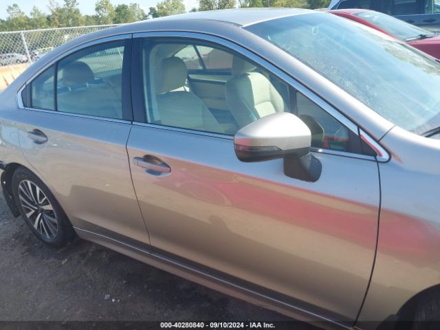 4S3BNAF65J3046886 Subaru Legacy Premium