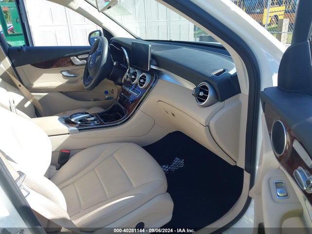 WDC0G4JB0JV076965 Mercedes-Benz GLC 300