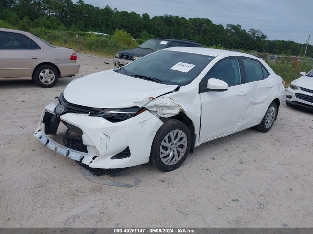 Toyota COROLLA LE 2017 5YFBURHE3HP677367 Image 2