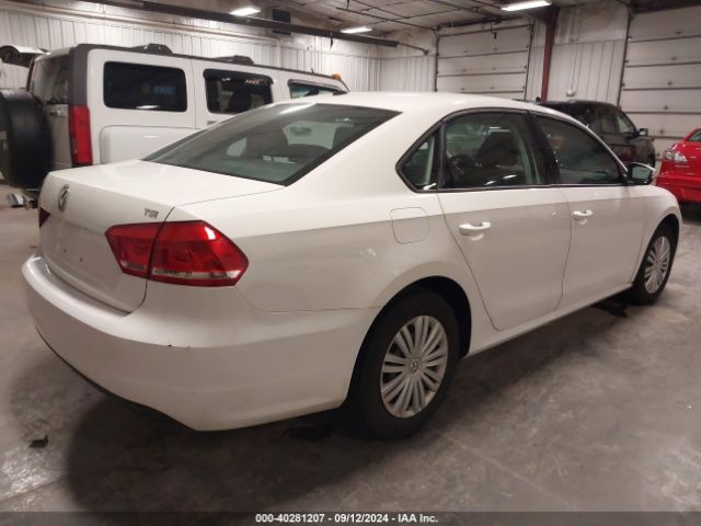 1VWAT7A31EC034965 Volkswagen Passat 1.8t S