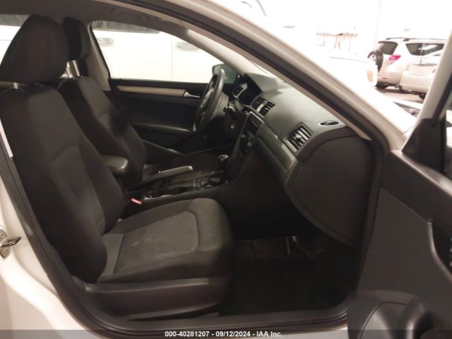 1VWAT7A31EC034965 Volkswagen Passat 1.8t S