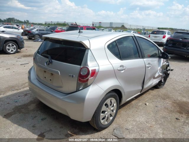 JTDKDTB32E1070834 Toyota Prius C One