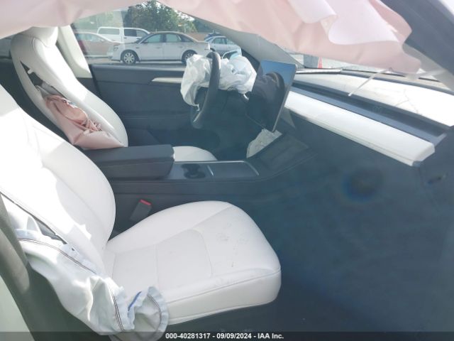 2024 TESLA MODEL Y 7SAYGDEE9RF058832 Photo 4