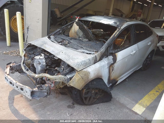 Ford FOCUS SE 2015 1FADP3FE0FL300779 Image 2