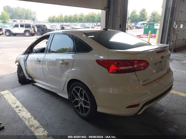 Ford FOCUS SE 2015 1FADP3FE0FL300779 Image 3