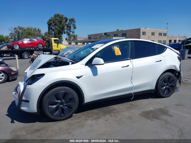 2024 TESLA MODEL Y 7SAYGDEE5RF120081 Photo 1