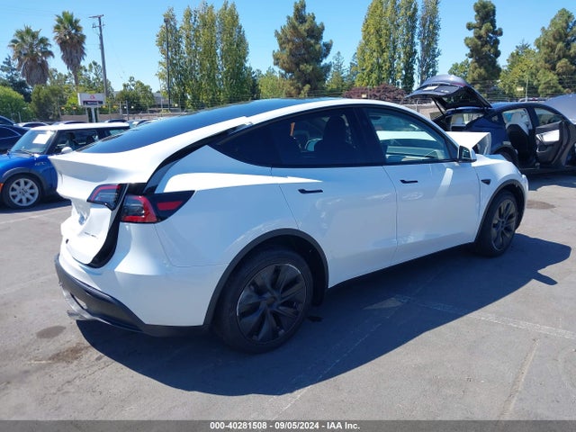 2024 TESLA MODEL Y 7SAYGDEE5RF120081 Photo 3