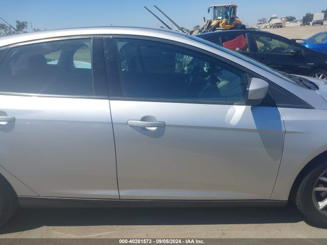 Ford FOCUS SE 2018 1FADP3K23JL207579 Image 13