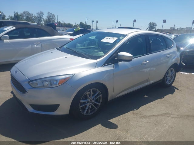 Ford FOCUS SE 2018 1FADP3K23JL207579 Image 2