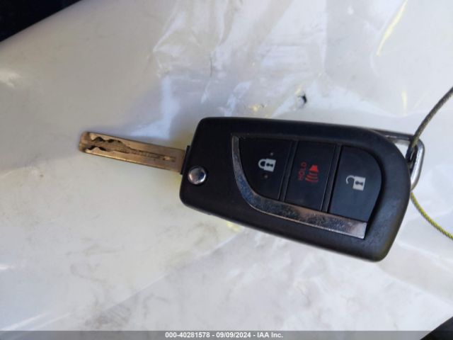 JTNKHMBX8J1010933 Toyota C-HR XLE