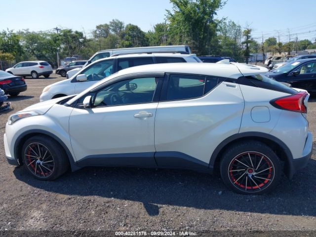 JTNKHMBX8J1010933 Toyota C-HR XLE