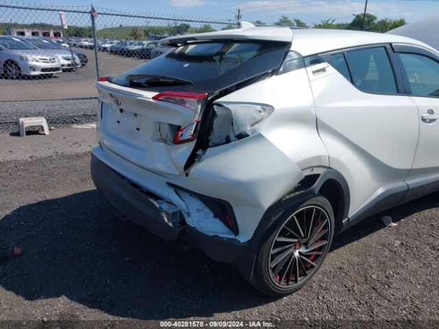 JTNKHMBX8J1010933 Toyota C-HR XLE