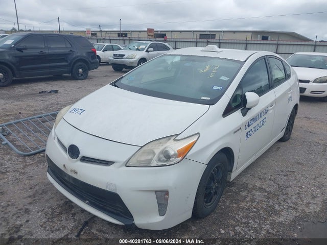 Toyota Prius Two 2014 JTDKN3DUXE0359422 Image 2