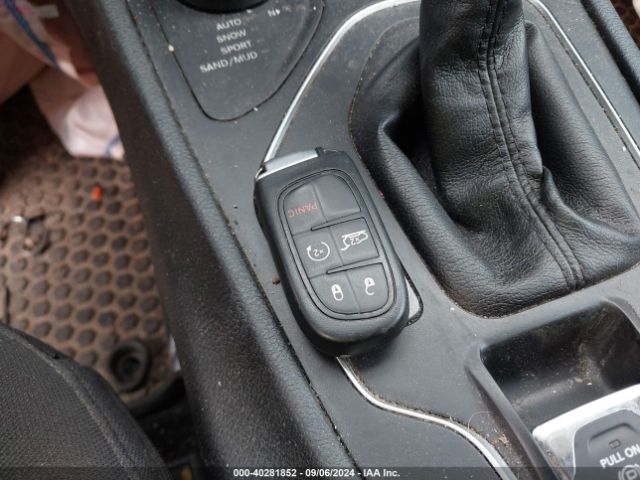 1C4PJMCX2KD276607 Jeep Cherokee North