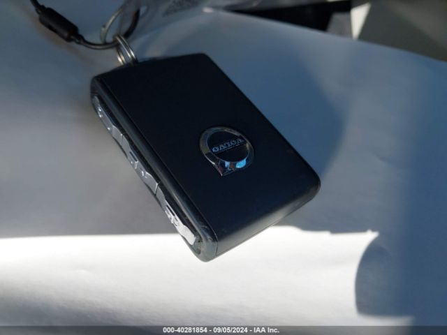 7JRL12FL1RG289497 Volvo S60 B5 Plus Dark Theme