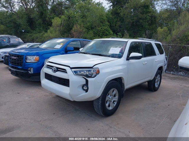 Toyota 4RUNNER SR5 2024 JTEEU5JRXR5305523 Image 2