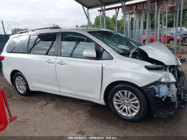 5TDYK3DC7FS649772 Toyota Sienna Xle 8 Passenger